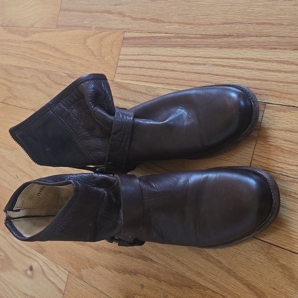 Frye boots dark brown size 10